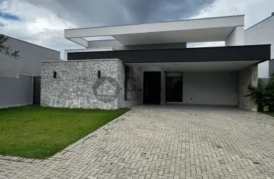Venda de Casa em Condomínio de Luxo em Alphaville Nova Esplanada, Votorantim-SP: 3 quartos, 3 suítes, 3 salas, 6 banheiros, 4 vagas, 230m².