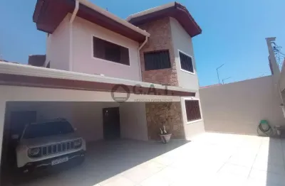 Excelente oportunidade: Casa à venda em Sorocaba-SP, Jardim São Paulo, 3 quartos, 1 suíte, 3 salas, 3 banheiros, 2 vagas, 248,22m².