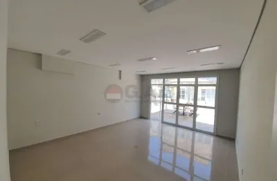 Sala comercial em condomínio para locação em Sorocaba-SP, bairro Condomínio Praça Maior: 1 sala, 1 banheiro, 1 vaga de garagem!