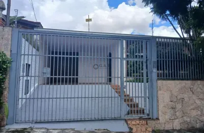 Casa à venda em Sorocaba-SP, Vila Trujillo: 3 quartos, 1 suíte, 2 salas, 3 banheiros, 1 vaga, 208m². Venha conferir!