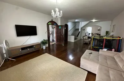 Imperdível Casa para Alugar em Sorocaba-SP, Vila Trujillo, 4 quartos, 3 suítes, 2 salas, 2 banheiros, 4 vagas, 410m².