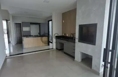 Venda de Casa em Condomínio em Sorocaba-SP: 3 quartos, 3 suítes, 2 salas, 2 banheiros, 4 vagas, 180m² na Brigadeiro Tobias!