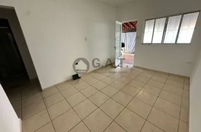 Casa à venda em Sorocaba-SP, 4 quartos, 2 suítes, 2 salas, 110m² - Vila Nova Sorocaba - Imperdível!