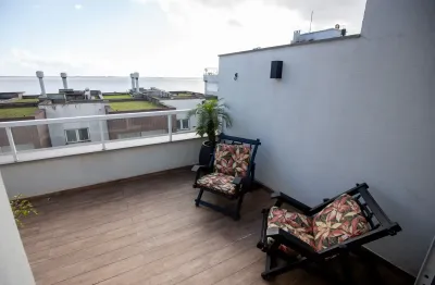 Casa em condomínio de três suítes duas vagas e de frente para o rio