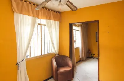 Maravilhoso apartamento de dois dormitórios no menino deus, bem ensolarado