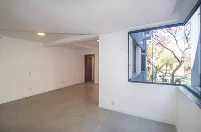 Apartamento de dois dormitórios, sacada com churrasqueira