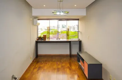 Apartamento de 2 dormitórios com vaga e elevador no menino deus