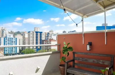 Apartamento de dois dormitórios com vaga de garagem na cidade baixa