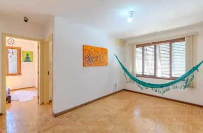 Maravilhoso apartamento de 2 dormitórios no menino deus  próximo ao shopping