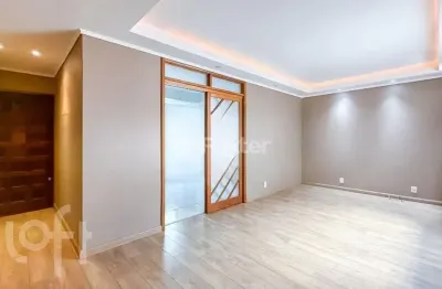 Maravilhoso apartamento de três dormitórios com suíte e vaga de garagem