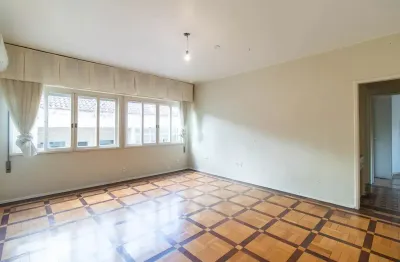 Maravilhoso apartamento de três dormitórios com vaga rotativa e elevador