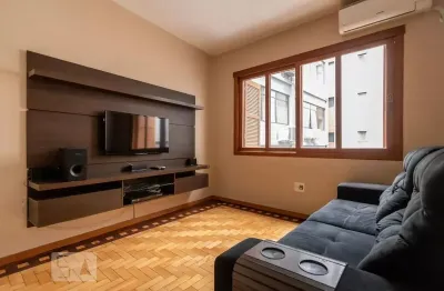 Apartamento todo reformado 2 dormitórios com despensa e elevador