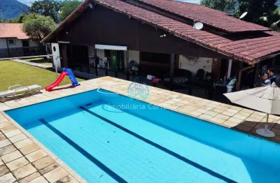 Casa linear no centro com 4 dormitórios por r$ 749.000 - guapimirim-rj