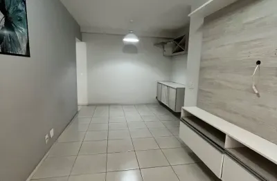 Alugo apartamento de 2 quartos com armários- condomínio mais residencial