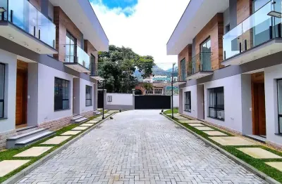 Casa em condomínio à venda em teresópolis rj. bairro do alto.