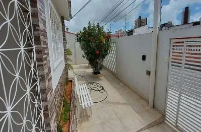 Casa com 3 quartos à venda no Candelária, Natal 