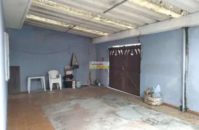 Casa térrea dois dormitórios, três vagas aceita permuta
