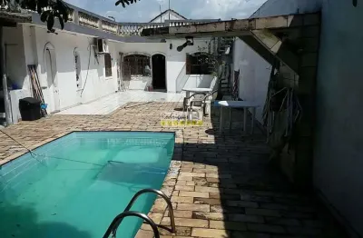 Casa térrea 3 dorms, 2 suítes, 3 vagas, piscina, área de lazer