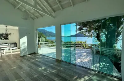Casa de frente para o mar - praia da enseada de brito em palhoça/sc