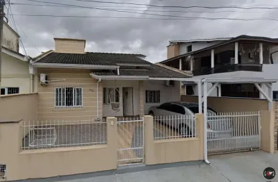 Excelente casa com área gourmet no são sebastião em palhoça/sc: pode financiar!