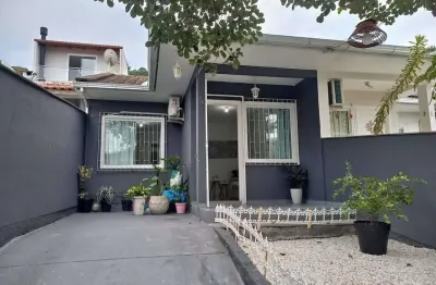 Excelente casa geminada com móveis planejados e área gourmet: são sebastião, palhoça/sc!