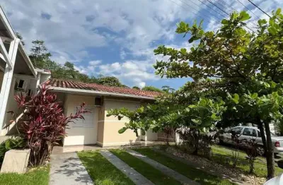 Linda casa de 3 quartos em condomínio fechado em palhoça/sc: ampla área de lazer!