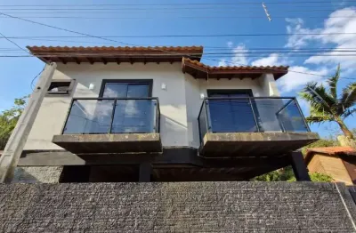 Excelente casa no são sebastião em palhoça/sc: móveis planejados, porcelanato e muito mais!