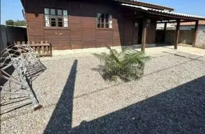 Excelente Casa de 3 Quartos com Edícula e Área Gourmet: Barra do Aririú em Palhoça/SC!