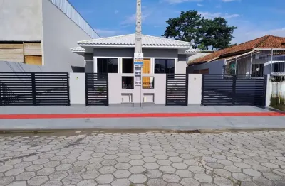 Casa Geminada com Quintal e Passagem Lateral - Barra do Aririu em Palhoça/SC