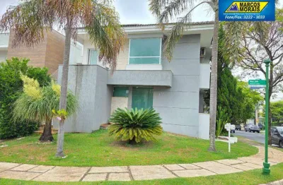 Maravilhoso e refinado sobrado com amplos ambientes, piscina, aquecimento solar, 3 suítes(1 master).