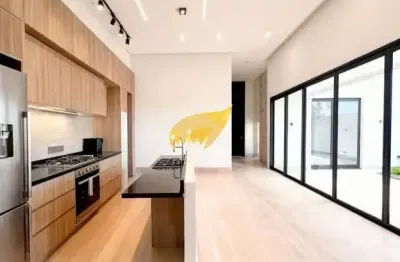 Residência Neoclássica de Luxo no Condomínio Florais Itália, Cuiabá-MT: 4 Suítes, 370m², Usina Solar e Mais!