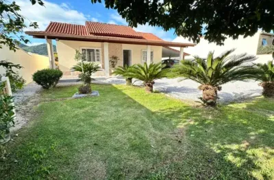 Casa com 3 quartos à venda na Rua Getúlio Vargas, 10, Centro, Biguaçu