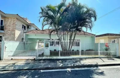 Casa ampla com 3 dormitórios, suíte com closet e área de lazer completa!