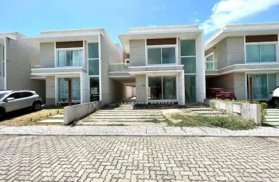 Explore o conforto e a sofisticação desta casa duplex de 206 metros quadrados, localizada em um condomínio de luxo. no pavimento térreo, uma espaçosa
