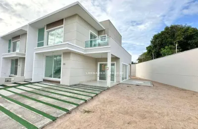 Você deseja uma casa em condomínio com muito terreno? Confere essa!