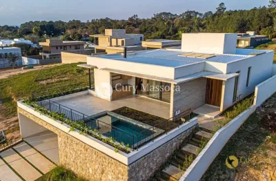 Casa a venda com uma linda vista do por do sol e sua piscina com borda infinita no villas do golfe