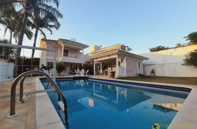 O clássico nunca sai de moda, esta obra-prima traduz a elegância, o luxo e conforto, através de um generoso terreno que se assemelha a um resort.