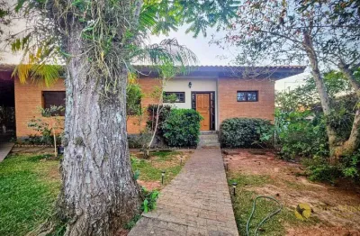 CASA DA TERRA à venda com 3 Dormitórios, escritório, pomar e muito verde no Condomínio Santa Inês em Itu/SP