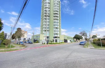 Lindo apartamento com 04 vagas de garagem coberta, 03 quartos sendo 01 suíte.