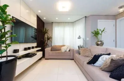 Lindo triplex com 04 dormitórios, sendo 02 suítes, closet, sacada e hidrimassagem.