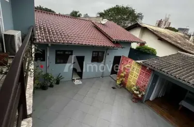 Casa com 5 quartos à venda na Rua Araquari, 353, América, Joinville