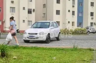 Excelente custo-benefício no jardim iririú: confira este apartamento