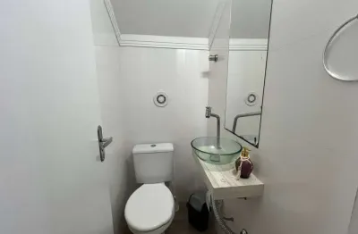 Seu cantinho perfeito em rua tranquila: 2 quartos e 2 vagas!