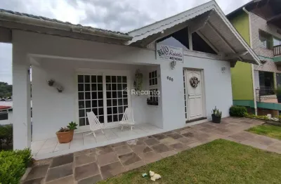 Casa com 3 quartos à venda na Rua Getúlio Vargas, 600, Piratini, Gramado