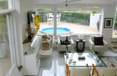 Não importa se você busca privacidade, lazer ou vista verde. Nesta cobertura você encontra.