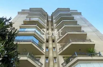 Prédio com bela arquitetura, em uma das melhores ruas do bairro!