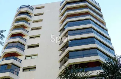Espetacular localização no bairro! Prédio de alto padrão- apartamento reformado- com vista maravi