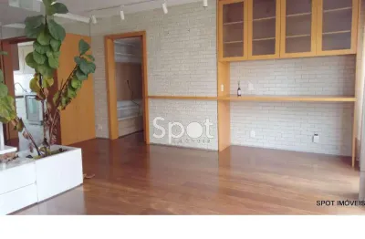 Praça - vago - andar alto - totalmente reformado - sacada com churrasqueira