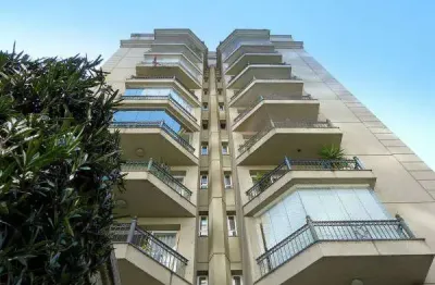 Fora de série. um apartamento de beleza e espaços admiráveis no real parque.