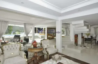 Linda casa reformada em rua tranquila do jardim guedala